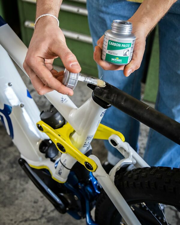 Motorex Carbon Paste | Grasa para Ensamble de Piezas en Carbono | 100 g - Imagen 2